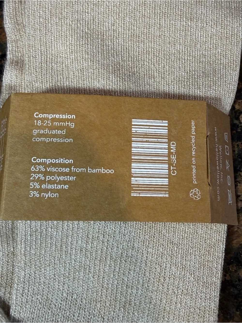 Wellow Men's Casual Crew Socks in Cream - Medium
